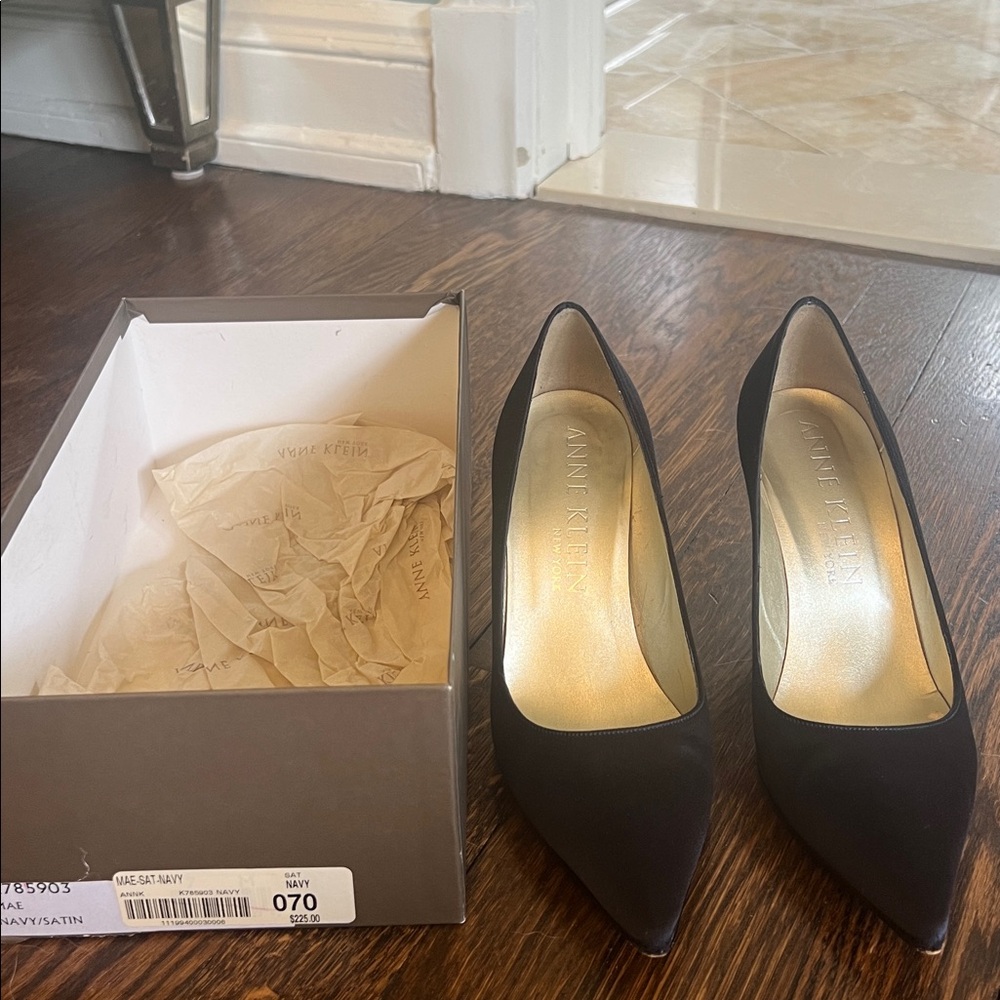 Anne Klein Classic Black Pumps
